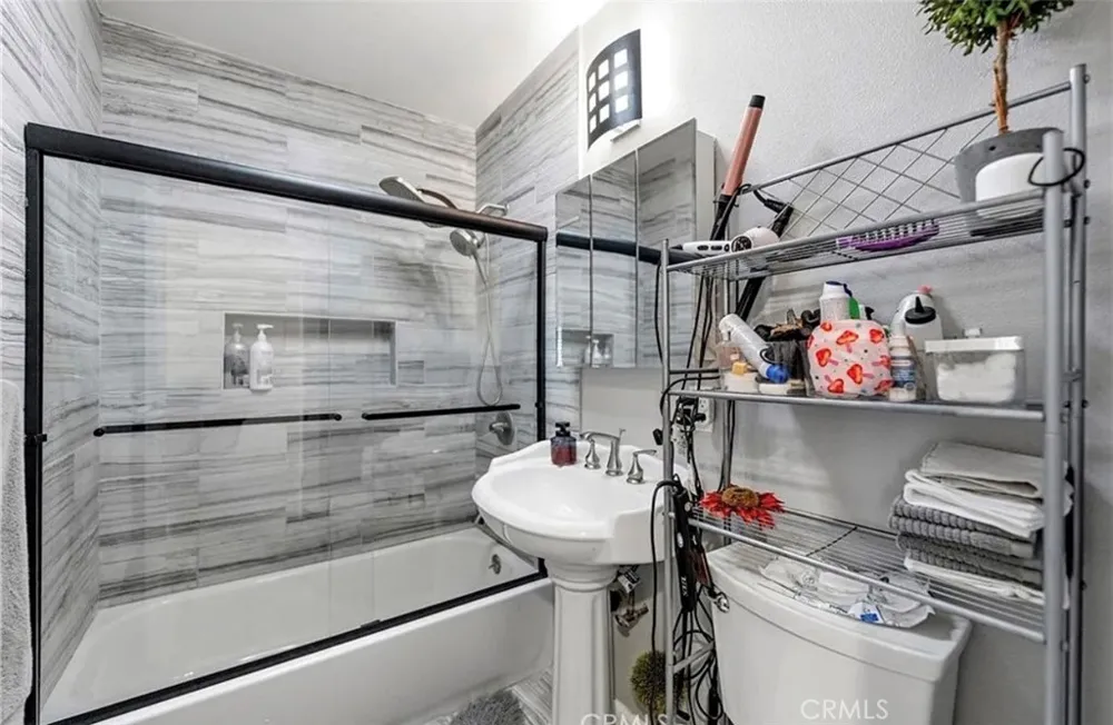 11858 Pantheon Norwalk, CA 90650