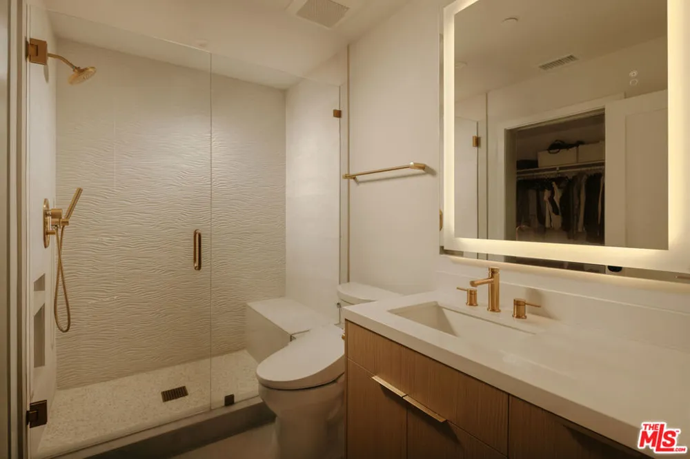 363 22nd Street Santa Monica, CA 90402