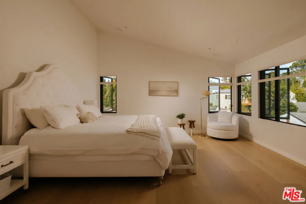 363 22nd Street Santa Monica, CA 90402