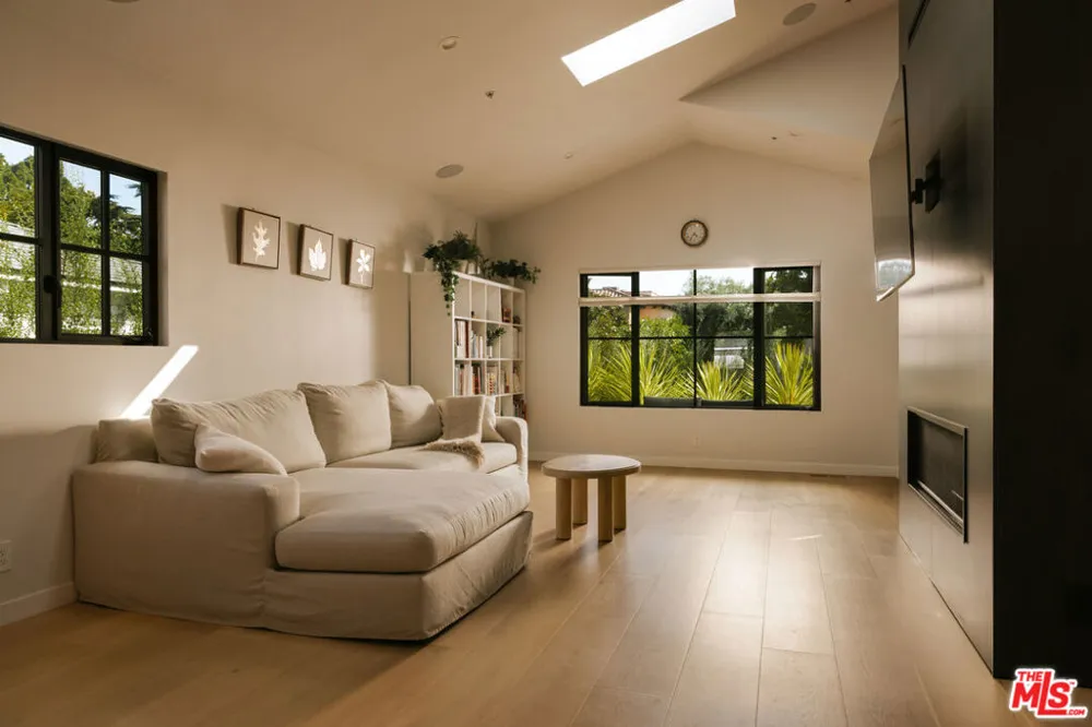 363 22nd Street Santa Monica, CA 90402