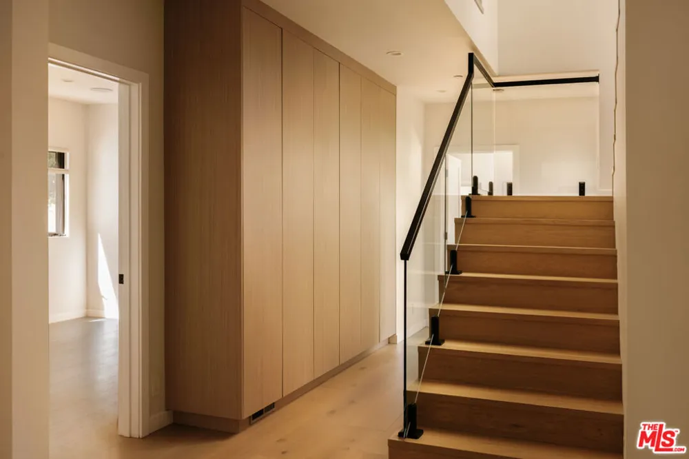 363 22nd Street Santa Monica, CA 90402