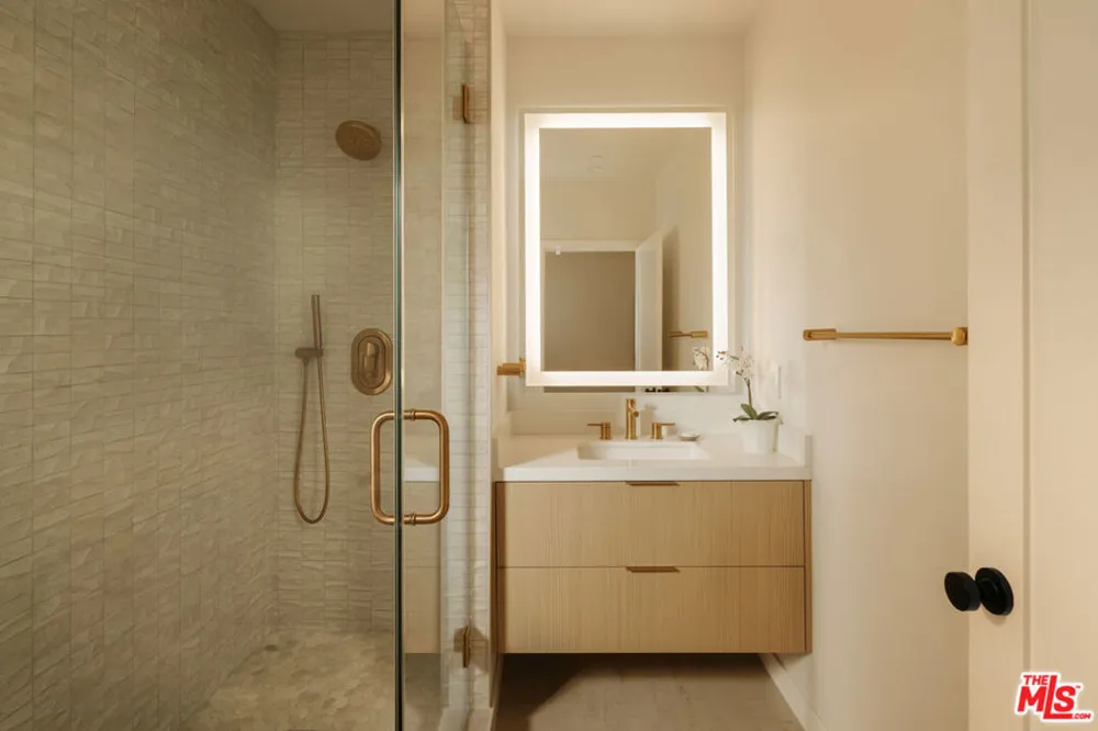 363 22nd Street Santa Monica, CA 90402