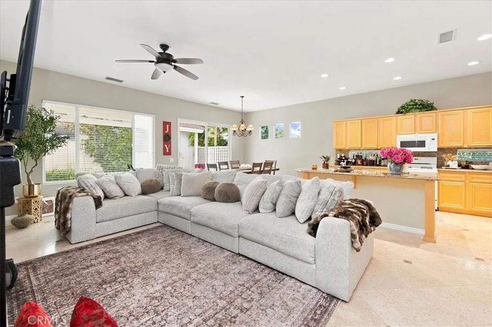 24211 Whitetail Corona, CA 92883
