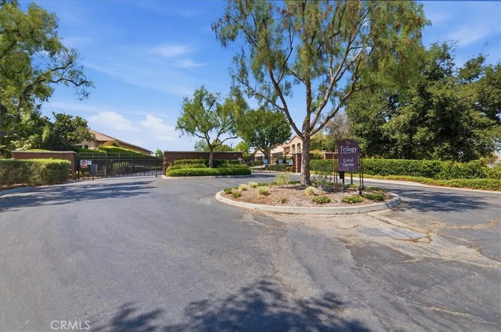 24211 Whitetail Corona, CA 92883