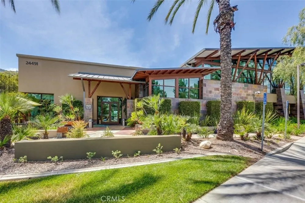 24211 Whitetail Corona, CA 92883