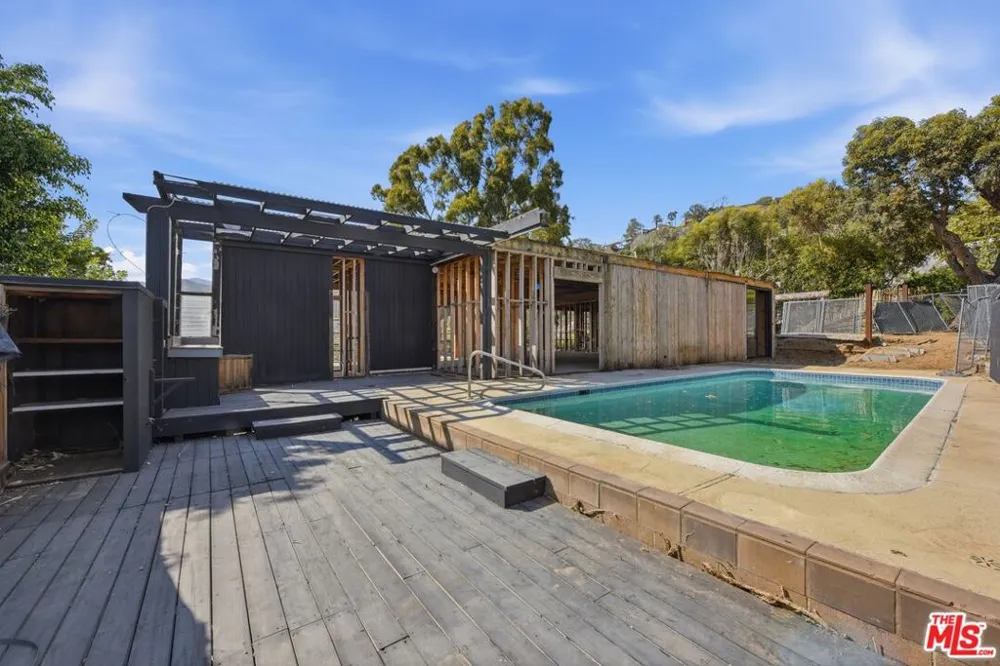 1545 Umeo Road Los Angeles, CA 90272
