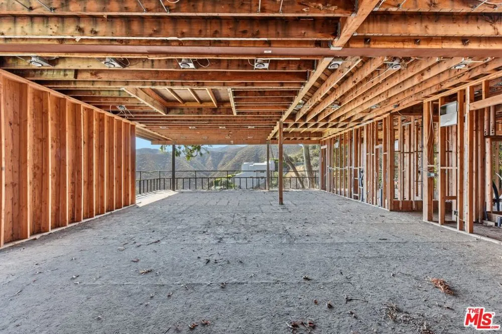 1545 Umeo Road Los Angeles, CA 90272