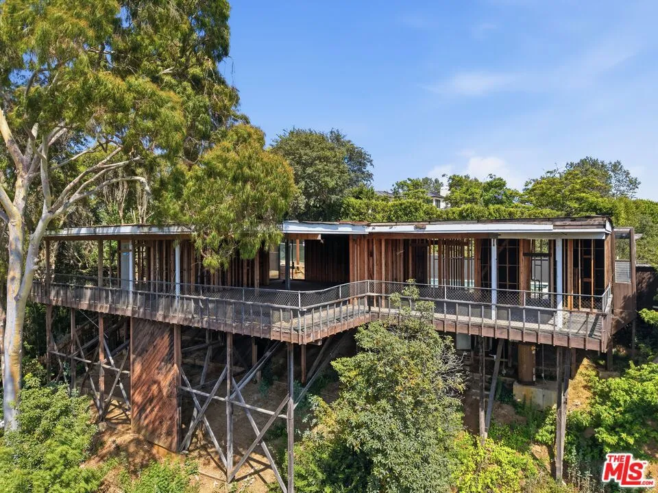 1545 Umeo Road Los Angeles, CA 90272