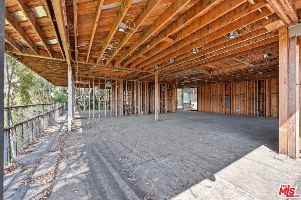 1545 Umeo Road Los Angeles, CA 90272