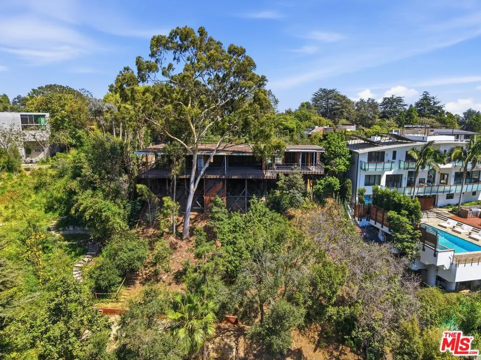 1545 Umeo Road Los Angeles, CA 90272