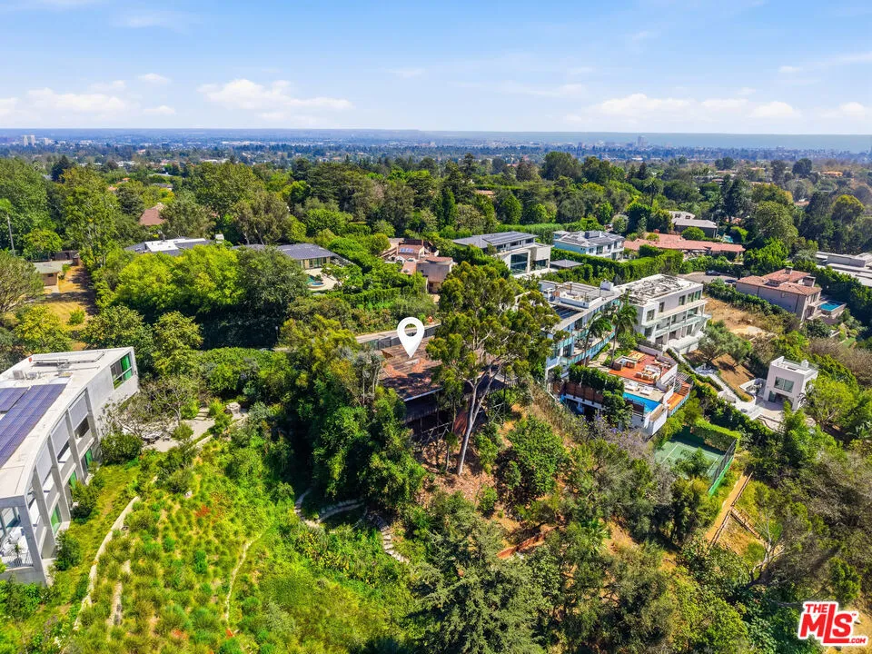 1545 Umeo Road Los Angeles, CA 90272