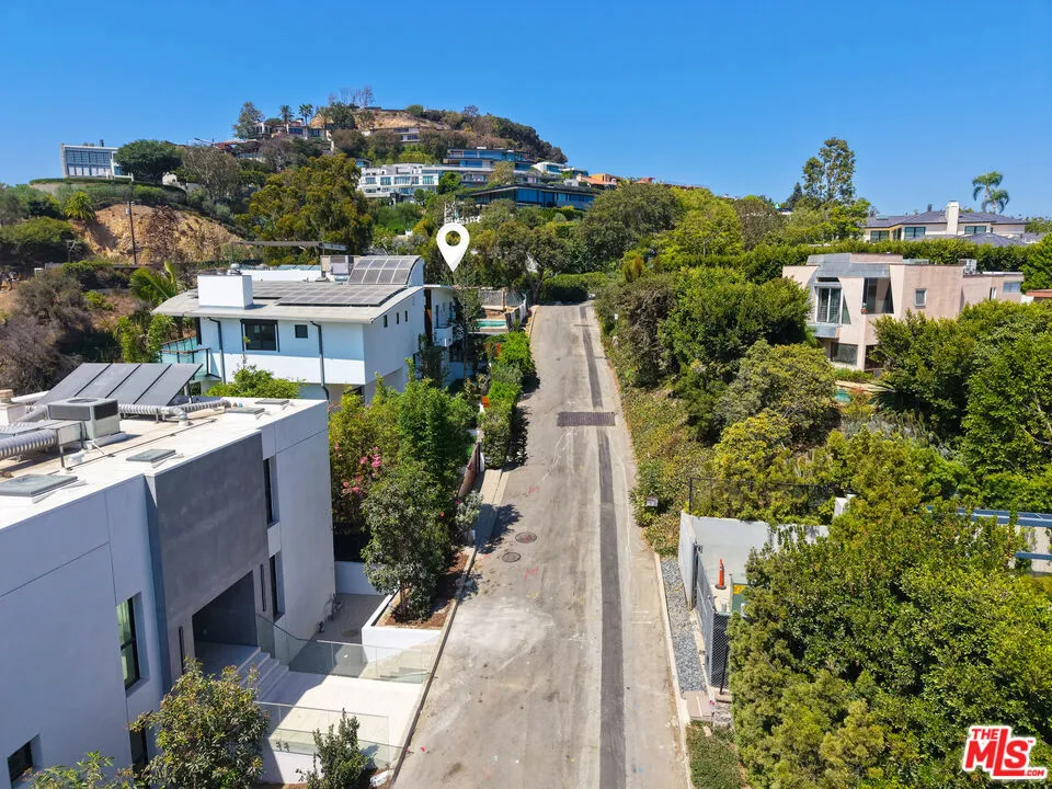 1545 Umeo Road Los Angeles, CA 90272