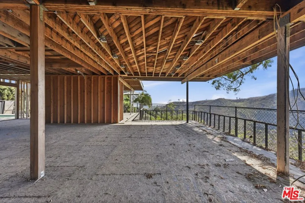 1545 Umeo Road Los Angeles, CA 90272