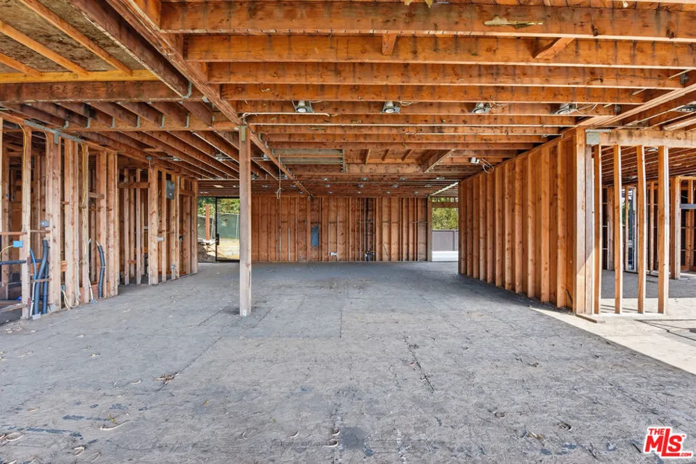 1545 Umeo Road Los Angeles, CA 90272