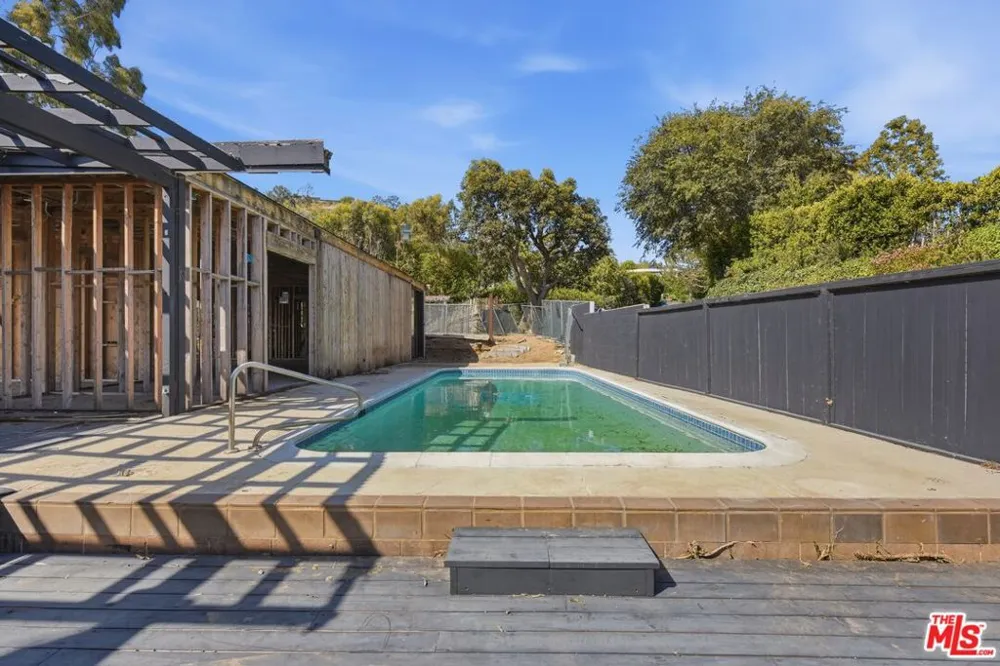 1545 Umeo Road Los Angeles, CA 90272
