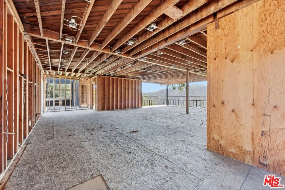 1545 Umeo Road Los Angeles, CA 90272