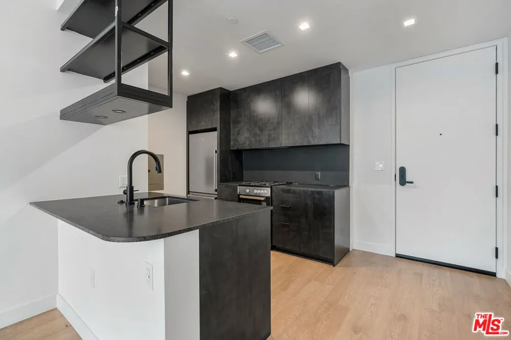 10700 Tabor Street #521 Los Angeles, CA 90034