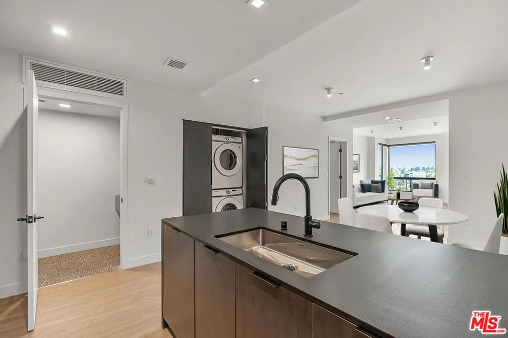 3688 Overland Avenue #714 Los Angeles, CA 90034
