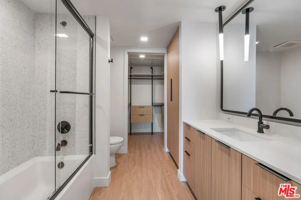 3688 Overland Avenue #714 Los Angeles, CA 90034