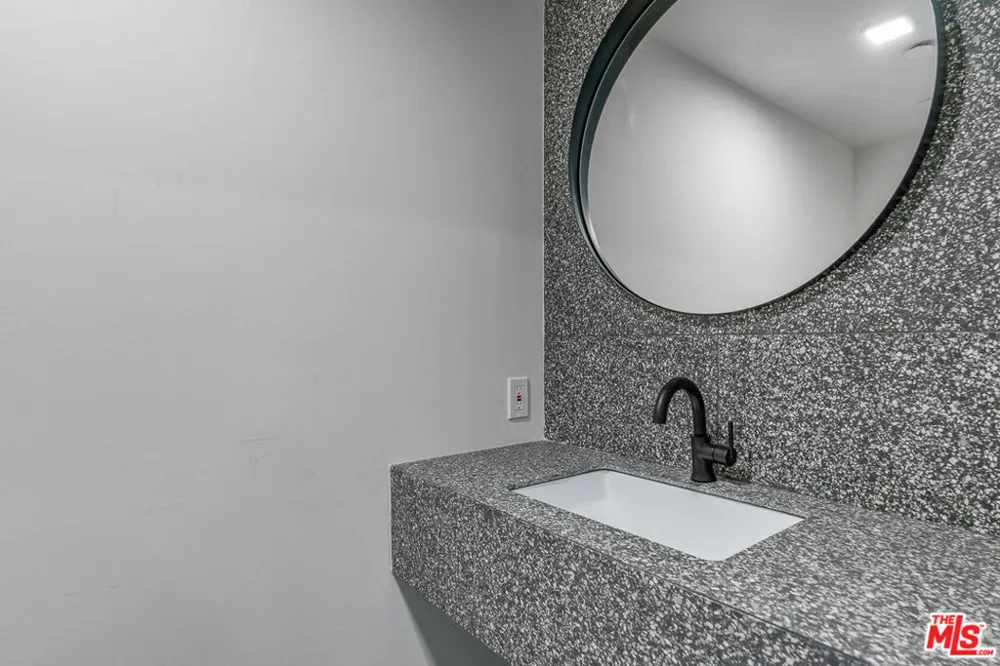 3688 Overland Avenue #714 Los Angeles, CA 90034