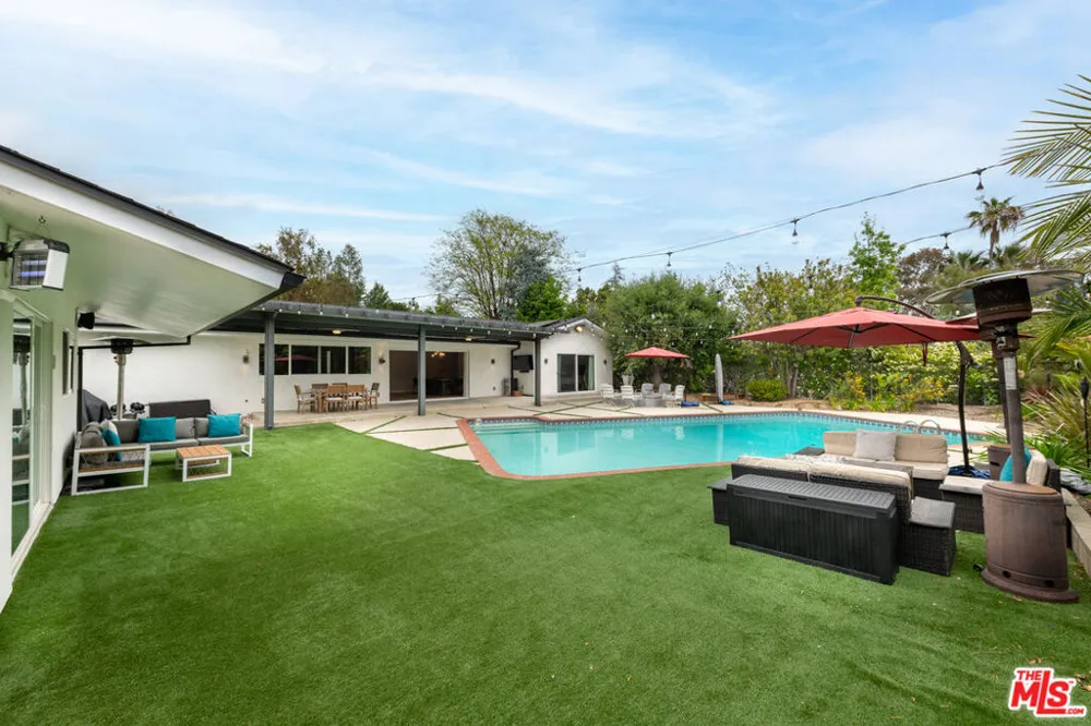 4629 Cerro Verde Place Tarzana, CA 91356