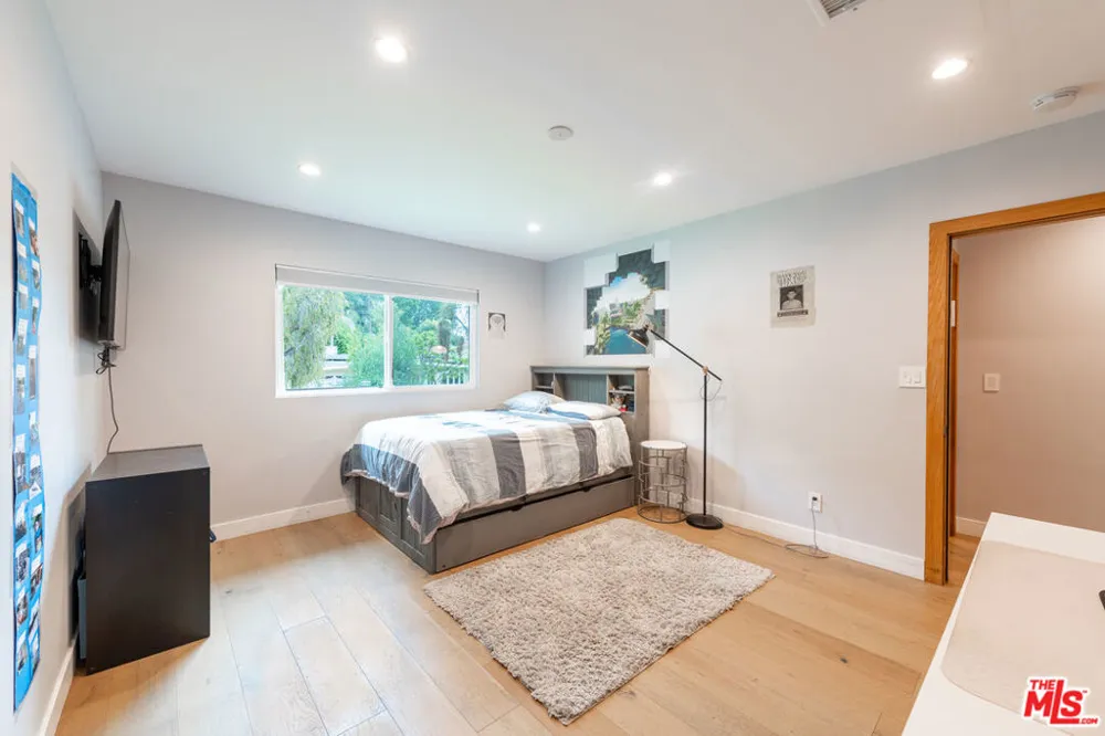 4629 Cerro Verde Place Tarzana, CA 91356