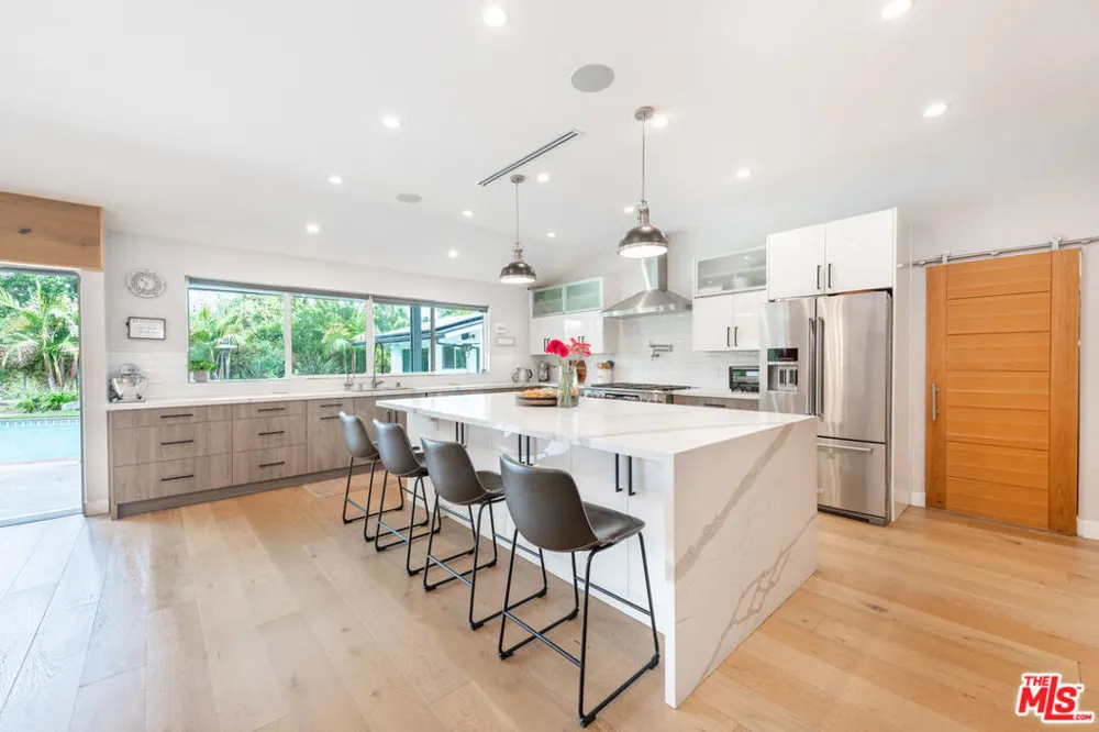 4629 Cerro Verde Place Tarzana, CA 91356