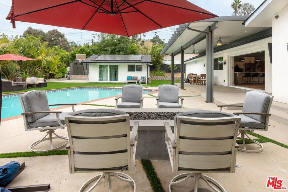 4629 Cerro Verde Place Tarzana, CA 91356