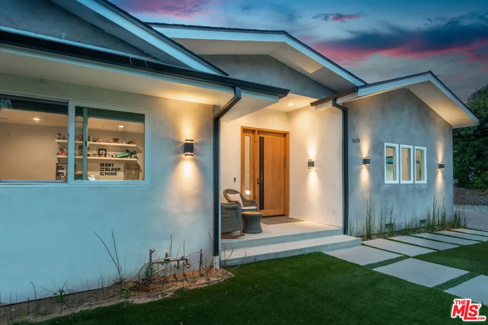 4629 Cerro Verde Place Tarzana, CA 91356
