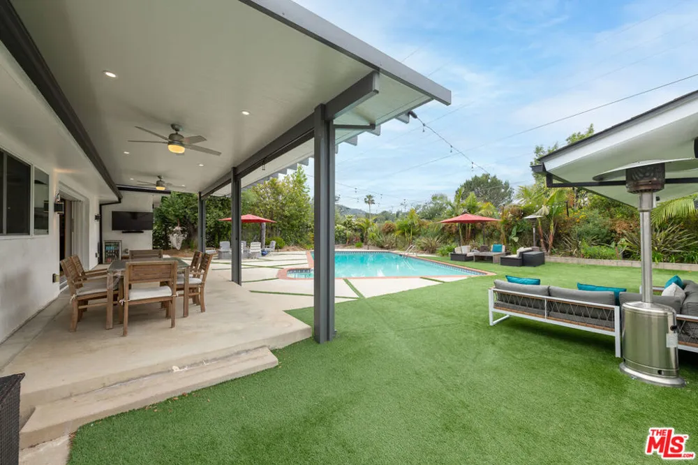 4629 Cerro Verde Place Tarzana, CA 91356