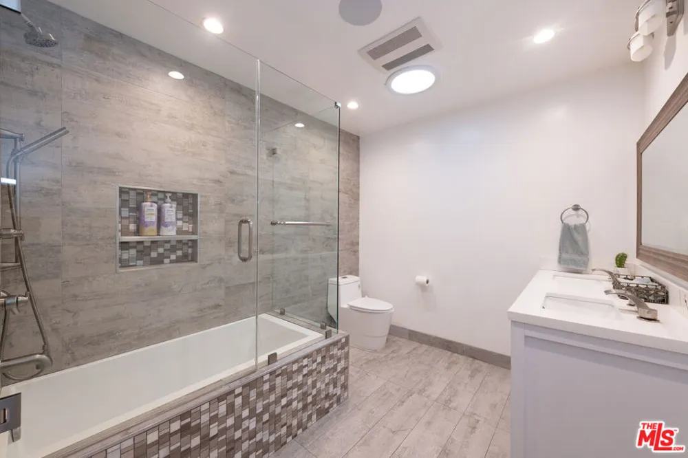 4629 Cerro Verde Place Tarzana, CA 91356
