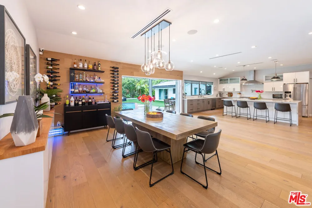 4629 Cerro Verde Place Tarzana, CA 91356