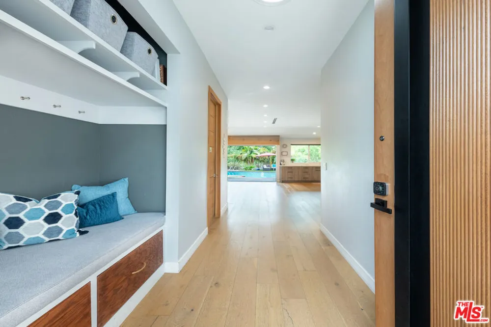 4629 Cerro Verde Place Tarzana, CA 91356