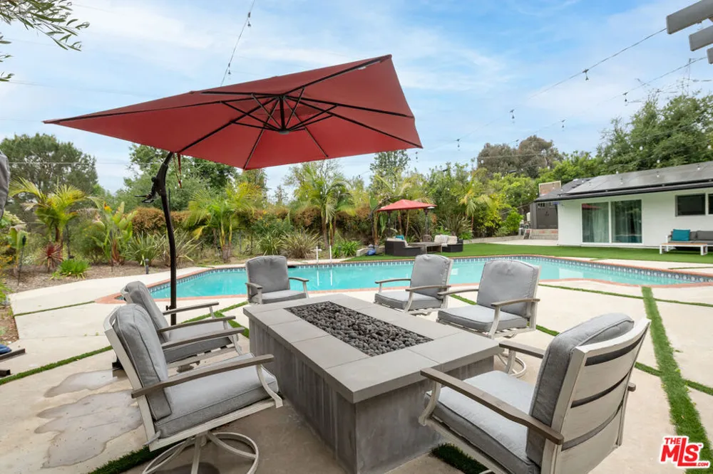 4629 Cerro Verde Place Tarzana, CA 91356