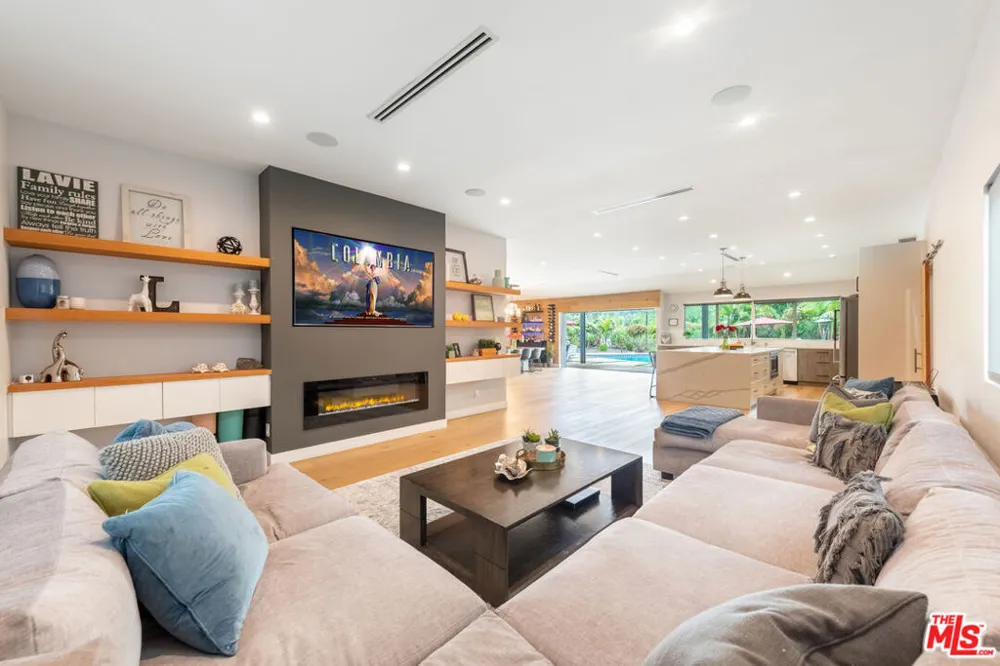 4629 Cerro Verde Place Tarzana, CA 91356