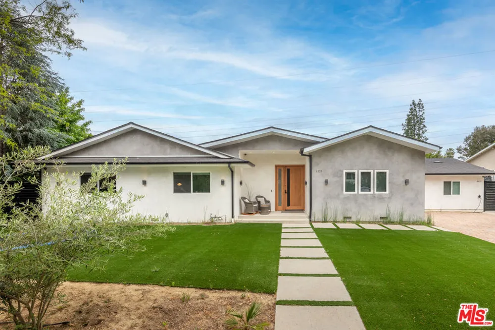 4629 Cerro Verde Place Tarzana, CA 91356