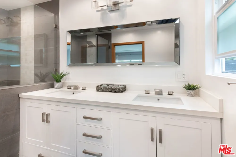 4629 Cerro Verde Place Tarzana, CA 91356