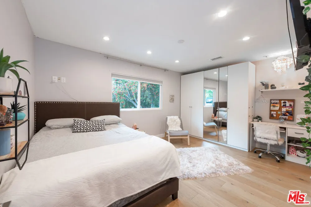 4629 Cerro Verde Place Tarzana, CA 91356