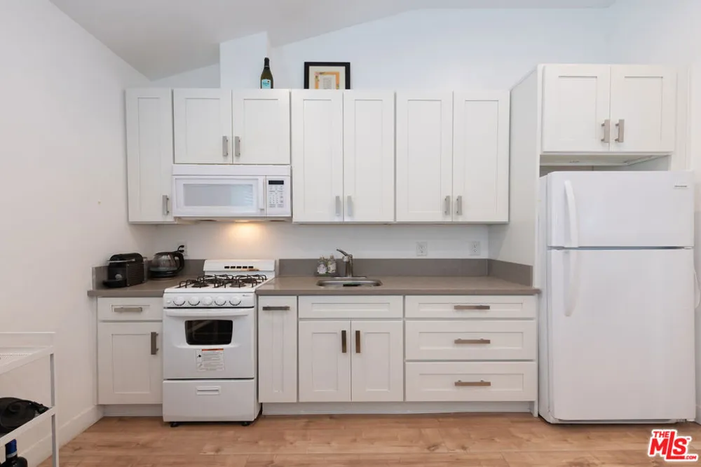 4629 Cerro Verde Place Tarzana, CA 91356