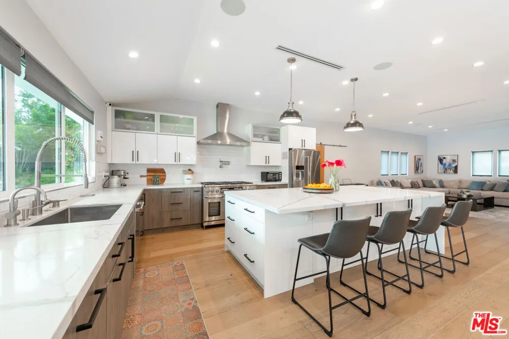 4629 Cerro Verde Place Tarzana, CA 91356
