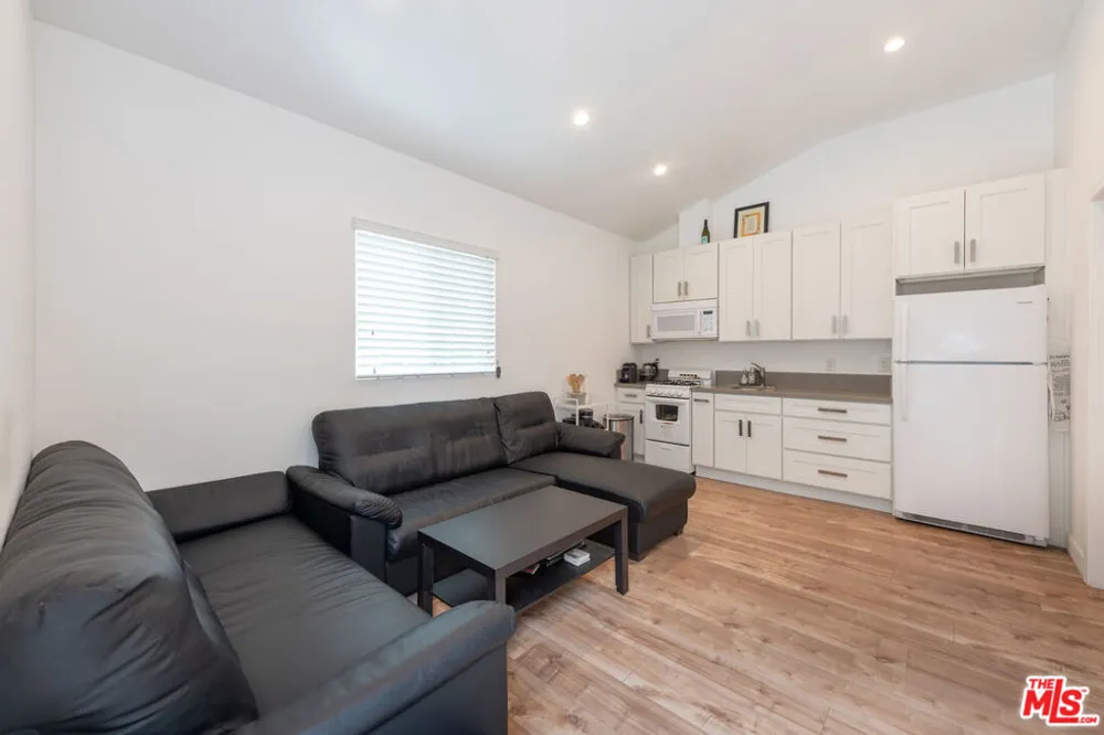 4629 Cerro Verde Place Tarzana, CA 91356