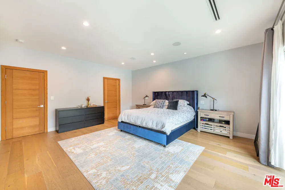 4629 Cerro Verde Place Tarzana, CA 91356