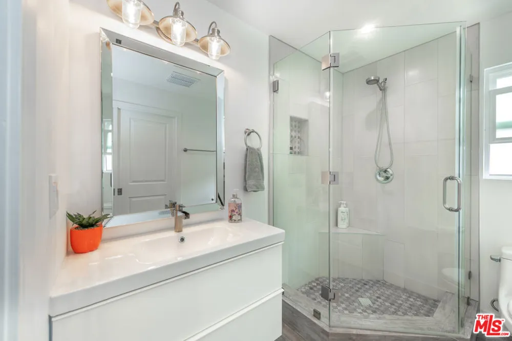 4629 Cerro Verde Place Tarzana, CA 91356