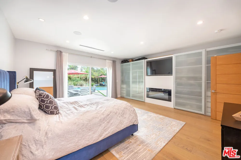 4629 Cerro Verde Place Tarzana, CA 91356