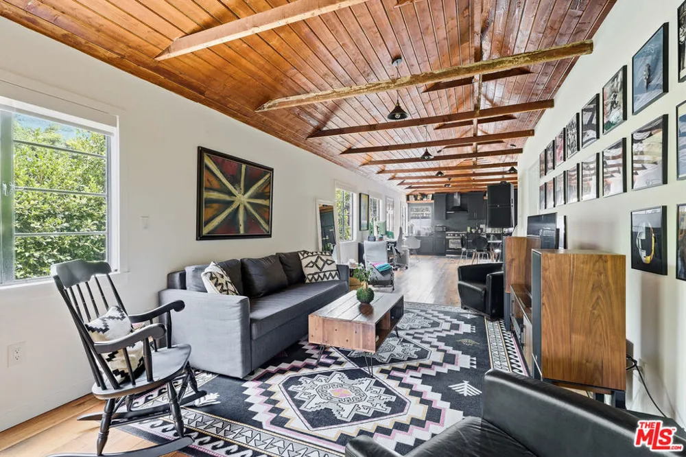 526 Victoria Avenue Los Angeles, CA 90291