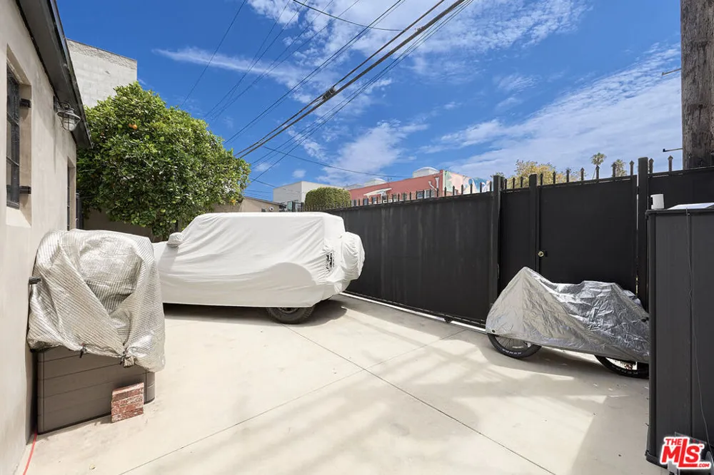 526 Victoria Avenue Los Angeles, CA 90291