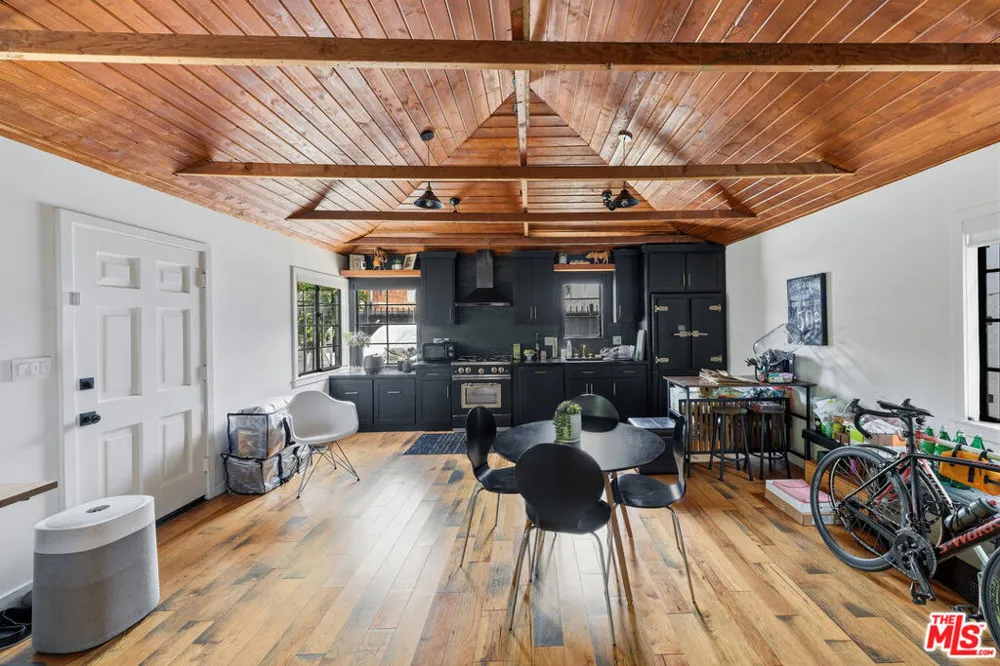 526 Victoria Avenue Los Angeles, CA 90291