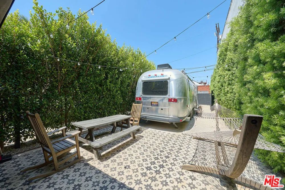 526 Victoria Avenue Los Angeles, CA 90291
