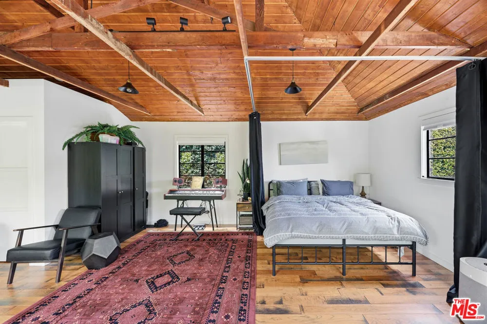 526 Victoria Avenue Los Angeles, CA 90291