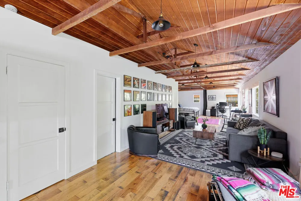 526 Victoria Avenue Los Angeles, CA 90291